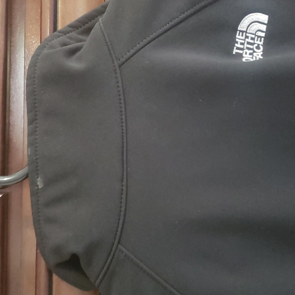 Woman's The North Face Jacket - Picture 14 of 14